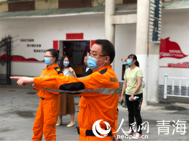 李曉軍正在指揮。人民網 劉沛然攝