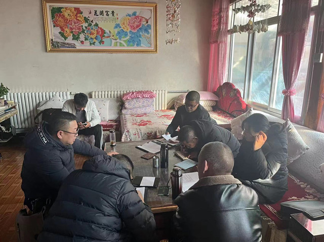 優(yōu)秀年輕干部到一線崗位實(shí)踐鍛煉。湟中區(qū)委宣傳部供圖