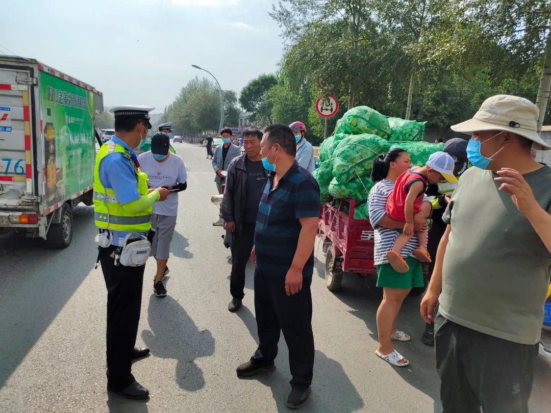    西寧交警開展交通秩序整治提升行動(dòng)。西寧市公安局交通警察支隊(duì)供圖