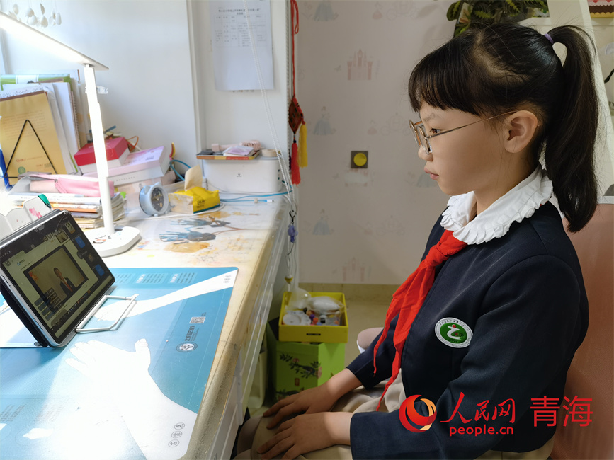 “我們開學(xué)啦”。人民網(wǎng) 馬盛楠攝 