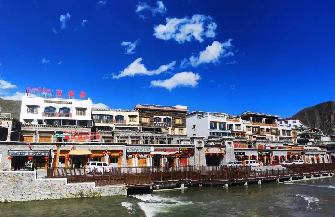 玉樹市康巴風(fēng)情街居民區(qū)。玉樹州委宣傳部供圖