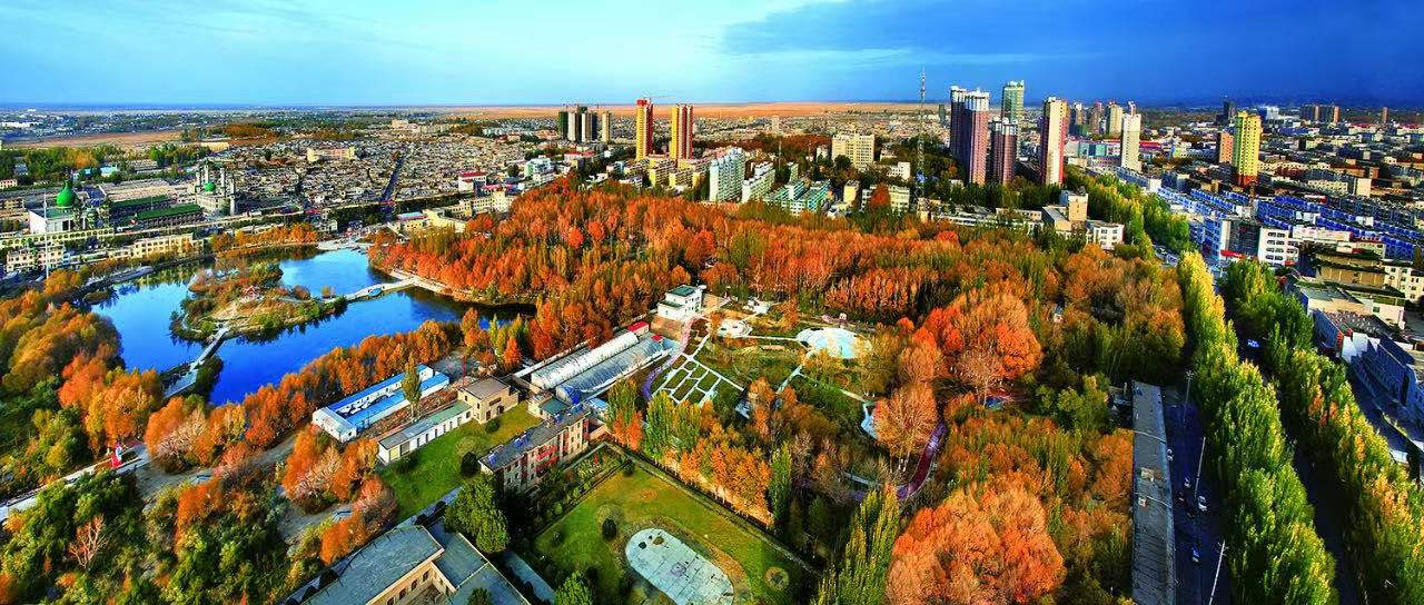城市環(huán)境不斷改善。格爾木市創(chuàng)城辦供圖