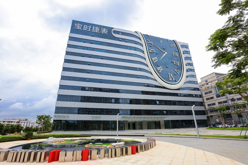 巨大鐘表與建筑融為一體。受訪企業(yè)供圖