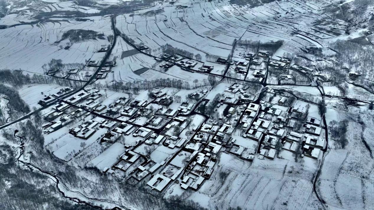 雪后村落。李玉峰攝