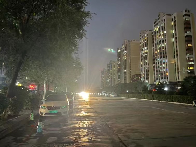 西寧市城中區(qū)新城大道路燈不亮。留言者供圖