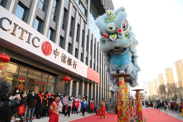 舞龍、舞獅等節(jié)目輪番登場。中信銀行西寧分行供圖