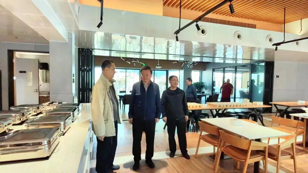 湟中區(qū)黨政代表團(tuán)在深圳參觀考察。湟中區(qū)融媒體中心供圖