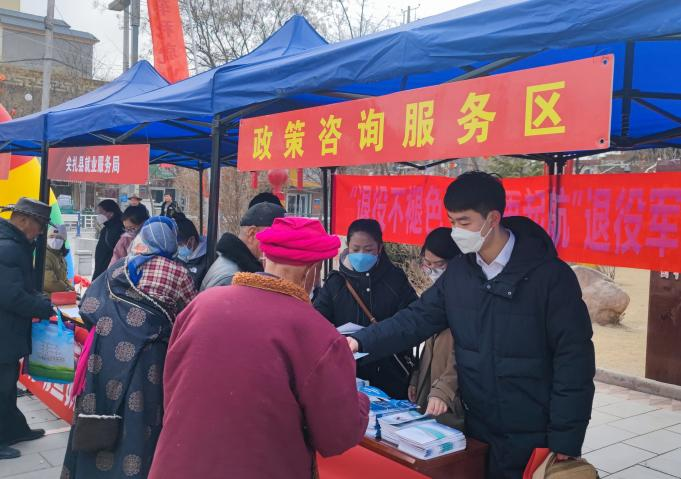 線下招聘會(huì)。尖扎縣人力資源和社會(huì)保障局供圖