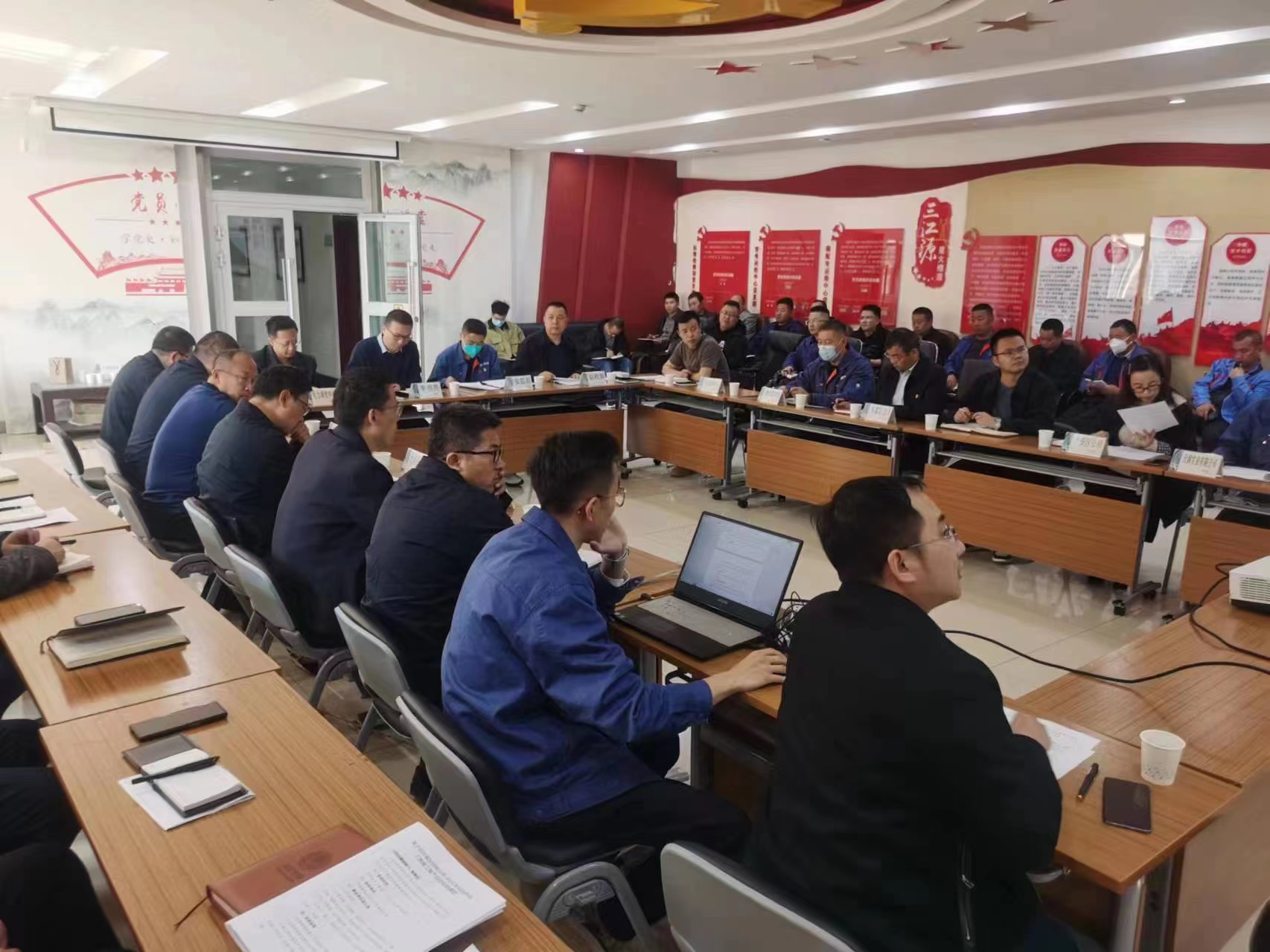 國網(wǎng)海東供電公司召開春檢春試動員大會。何海寧攝