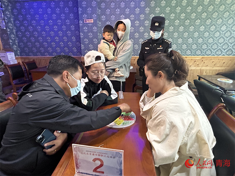 跳棋比賽。人民網(wǎng)陳明菊攝