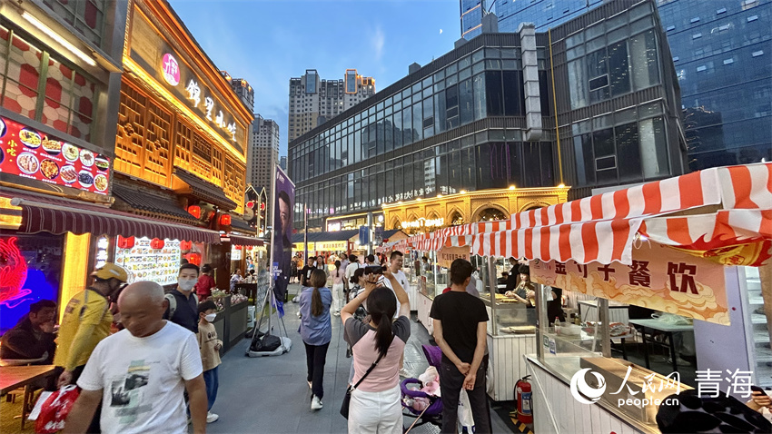 集聚煙火氣的唐道637商業(yè)街區(qū)。人民網(wǎng) 陳明菊攝