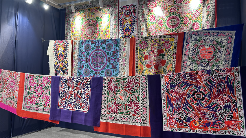 “錦繡中華“系列·花兒與少年展覽展示。人民網(wǎng) 陳明菊攝