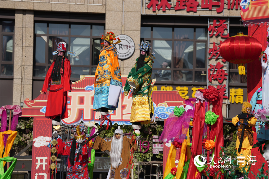 景陽(yáng)鎮(zhèn)金沖村《高抬》。人民網(wǎng) 陳明菊攝
