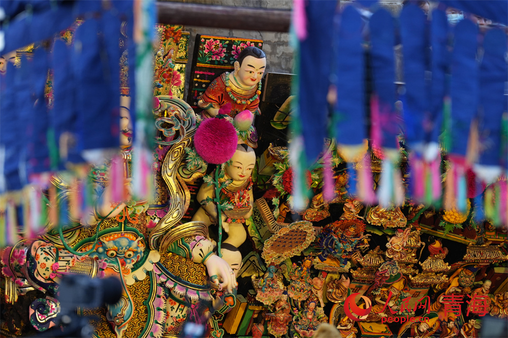 2月24日，一年一度的青海湟中塔爾寺酥油花燈展如約而至。人民網(wǎng)記者 甘海瓊攝 (2)