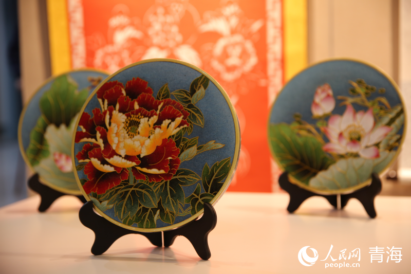 展出的掐絲作品。人民網(wǎng) 馬可欣攝