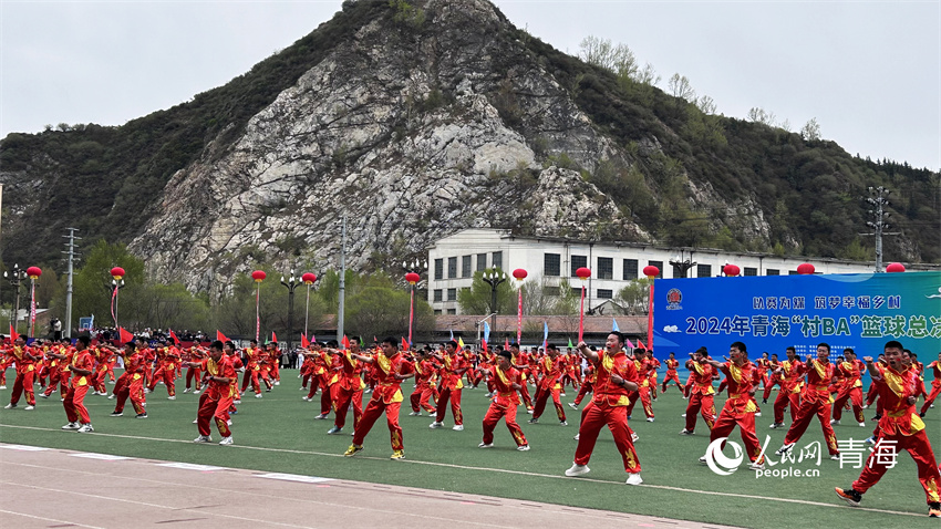 2024年青海“村BA”籃球總決賽在大通開幕。人民網(wǎng) 陳明菊攝