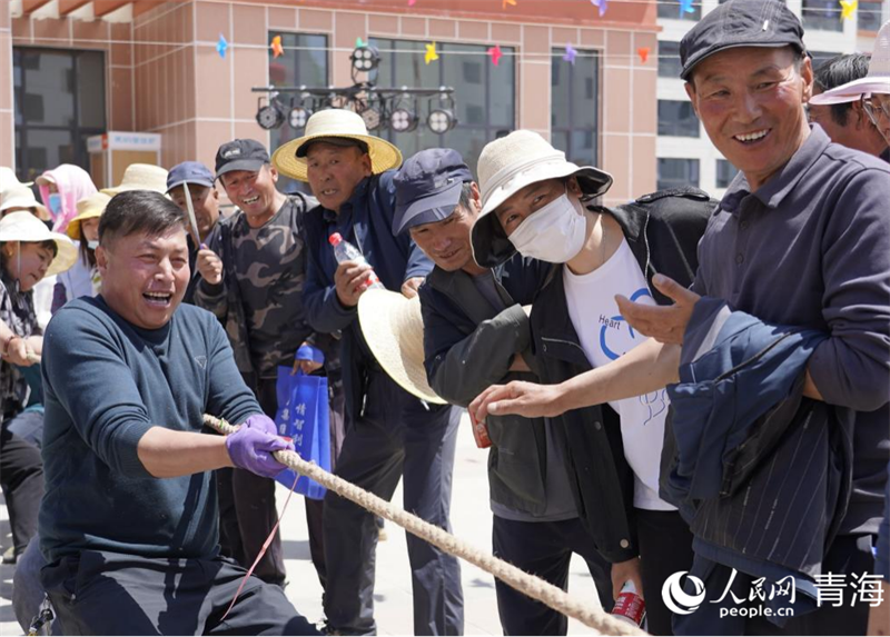 拔河比賽正在進(jìn)行。人民網(wǎng)記者 張莉萍攝