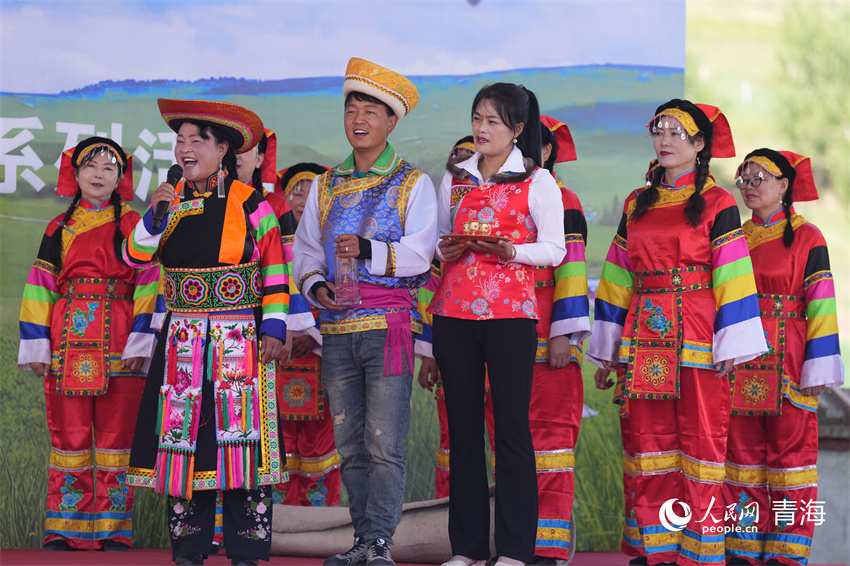 土族婚禮展演。人民網(wǎng) 陳明菊攝