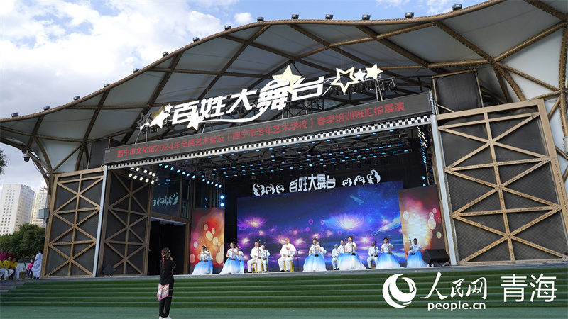 培訓(xùn)班匯報展演。人民網(wǎng)記者 甘海瓊攝