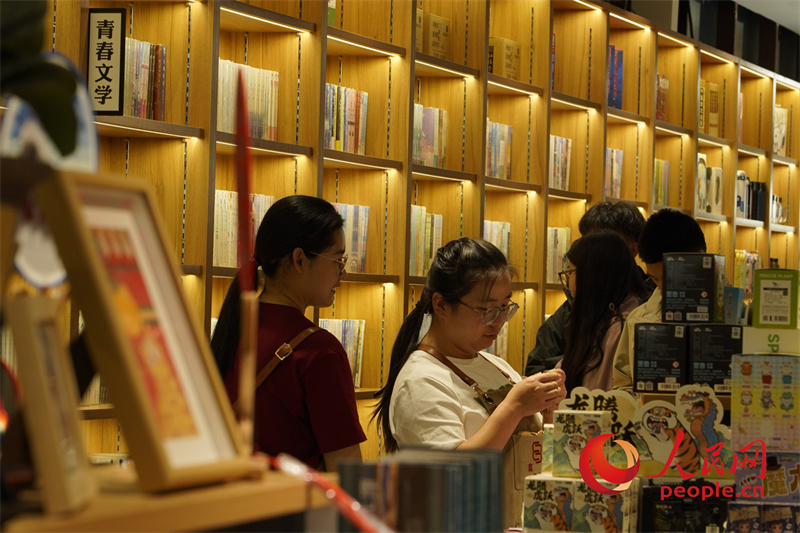 夜市中莫家書院的一角。人民網(wǎng)記者 甘海瓊攝