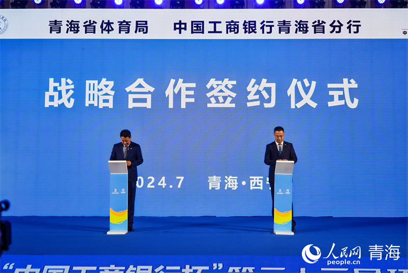 簽約環(huán)節(jié)。人民網(wǎng) 陳明菊攝