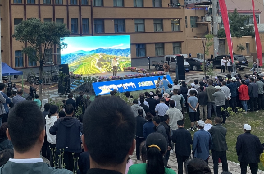 花兒演唱會開了。劉紹斌攝