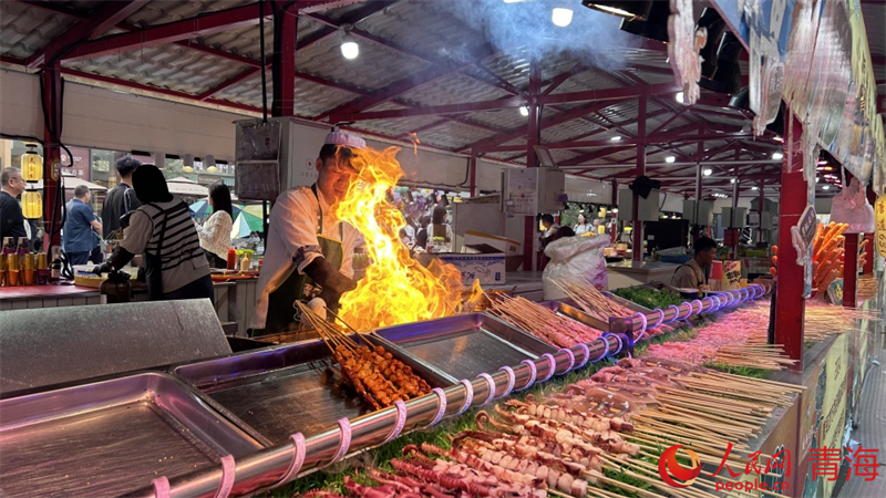 唐道·637夜市美食多。人民網(wǎng) 陳明菊攝