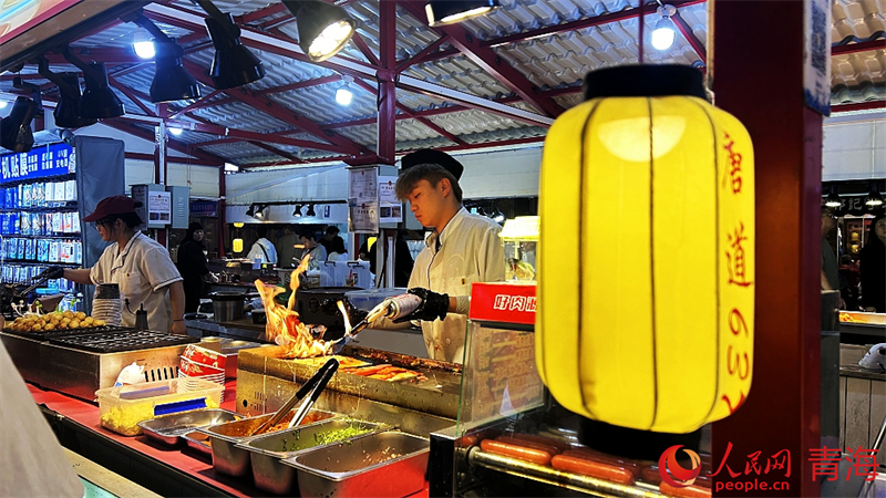 城西區(qū)美食街。人民網(wǎng) 陳明菊攝