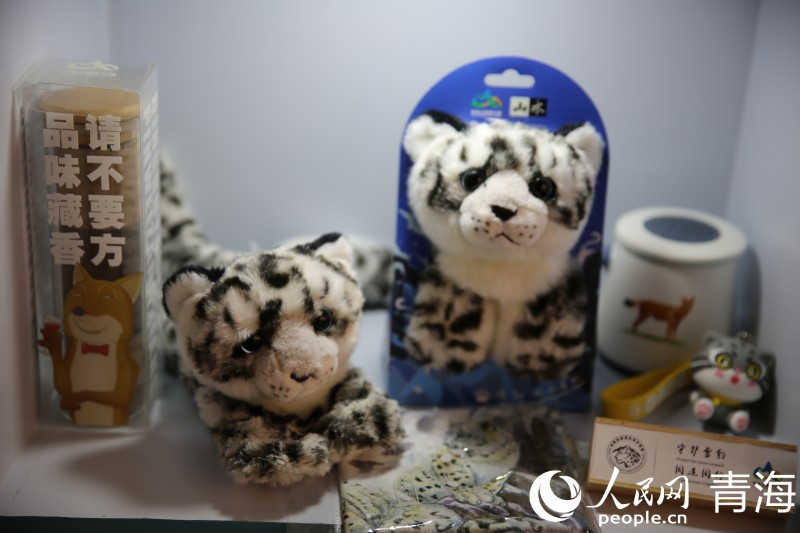 雪豹相關文創(chuàng)產品。人民網 馬可欣攝