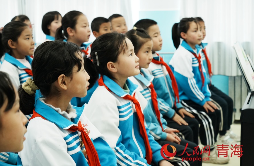 學生正在上課。人民網(wǎng)記者 甘海瓊攝