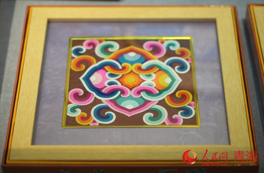 熱貢藝術(shù)作品。人民網(wǎng)記者 甘海瓊攝