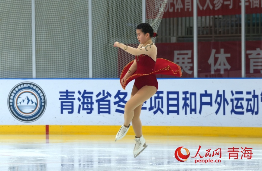 花樣滑冰比賽。人民網(wǎng)記者 甘海瓊攝 