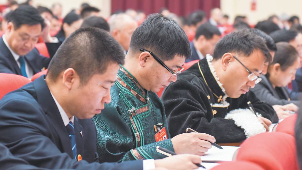 省十四屆人大三次會(huì)議隆重開幕
