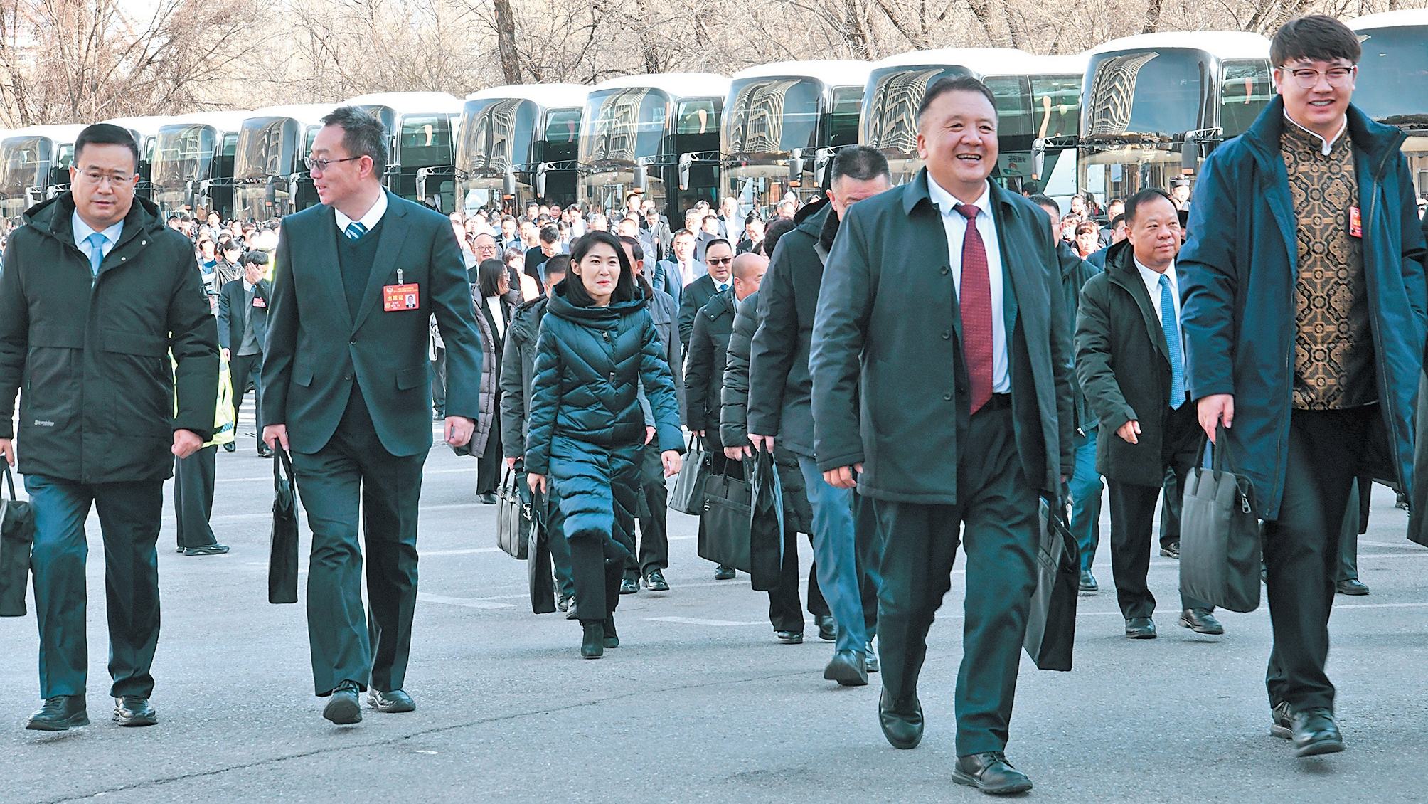 省十四屆人大三次會(huì)議隆重開幕