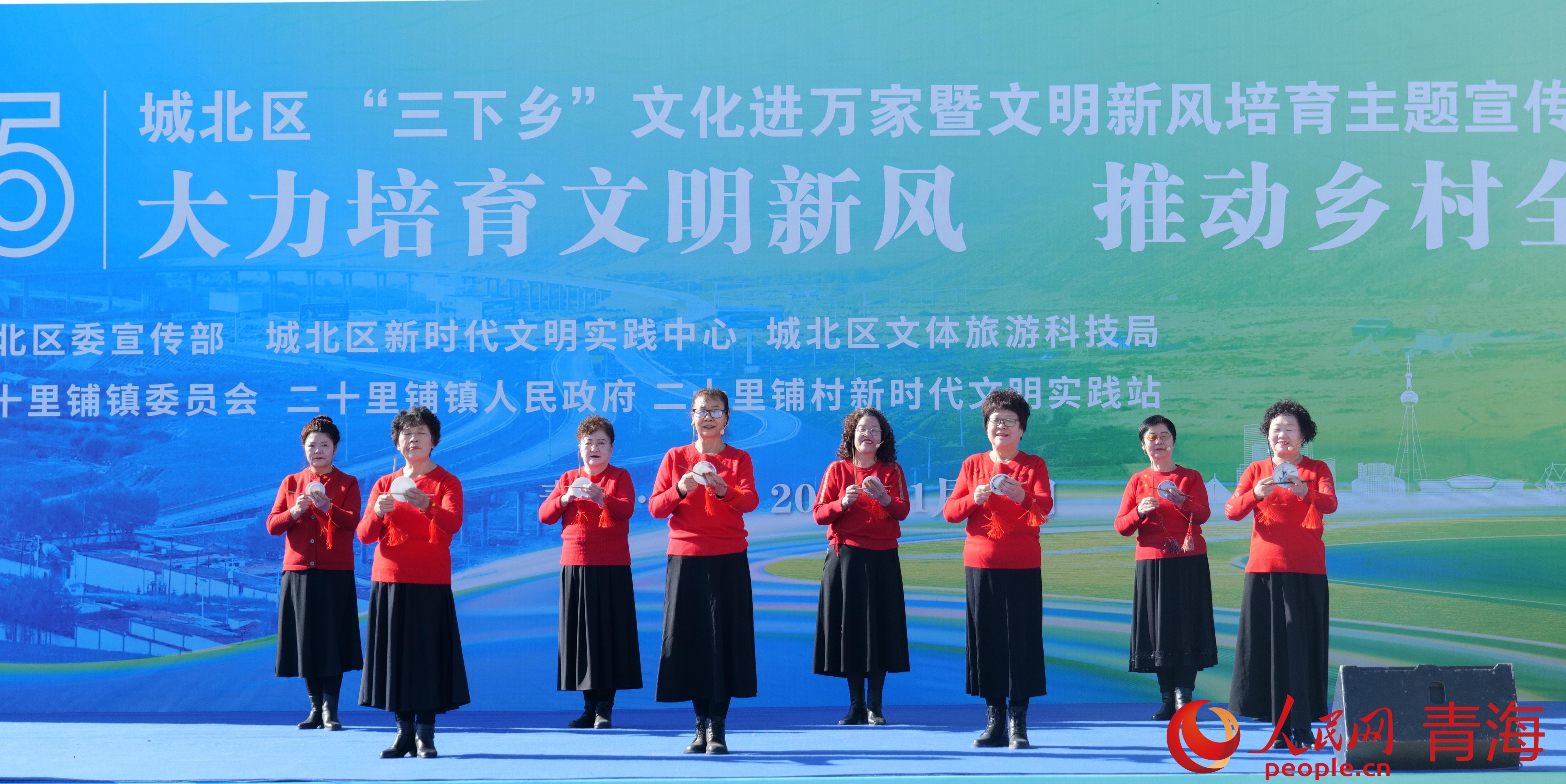 文藝演出。人民網(wǎng) 況玉攝