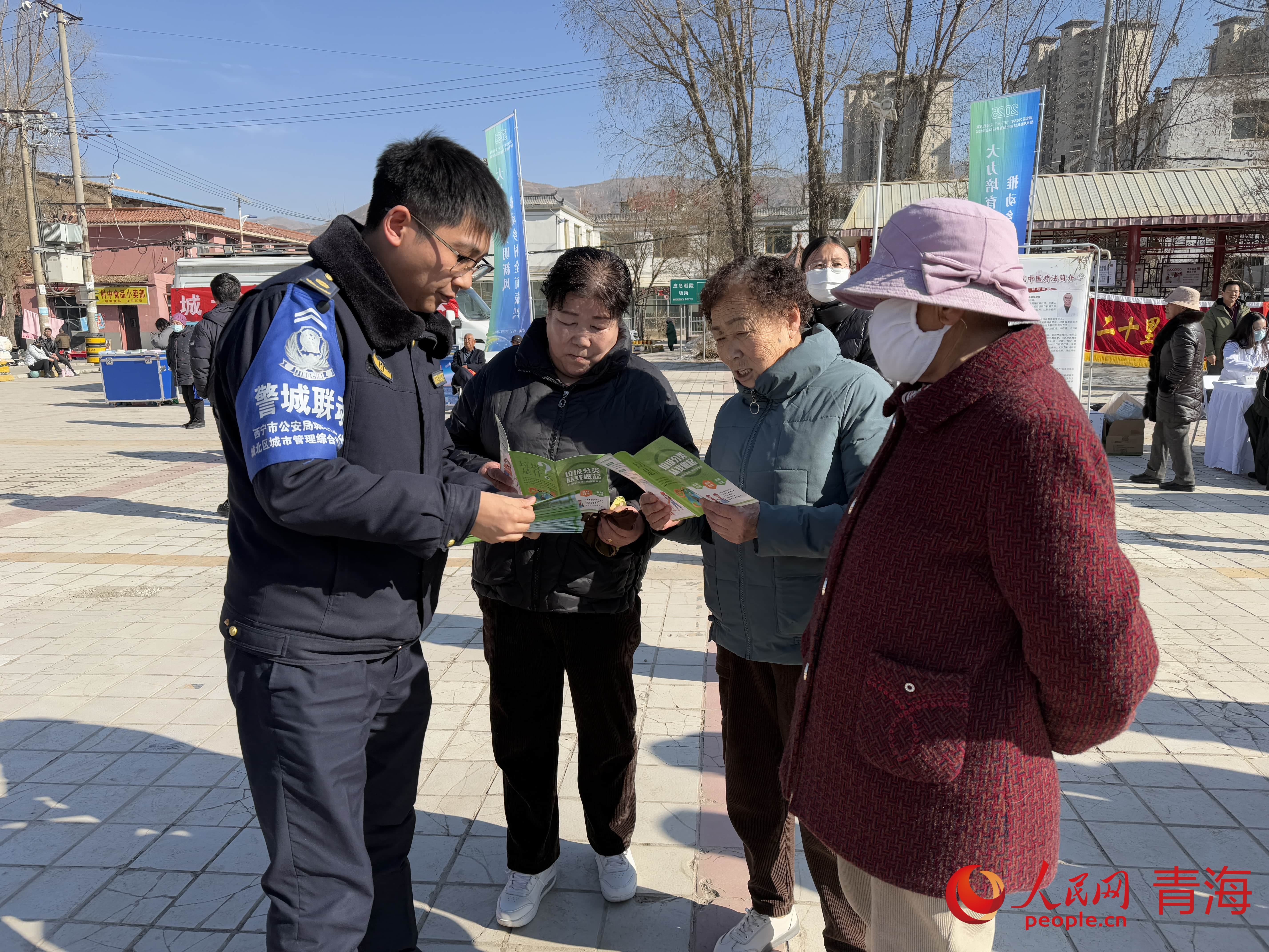 進行科普宣傳。人民網(wǎng) 況玉攝
