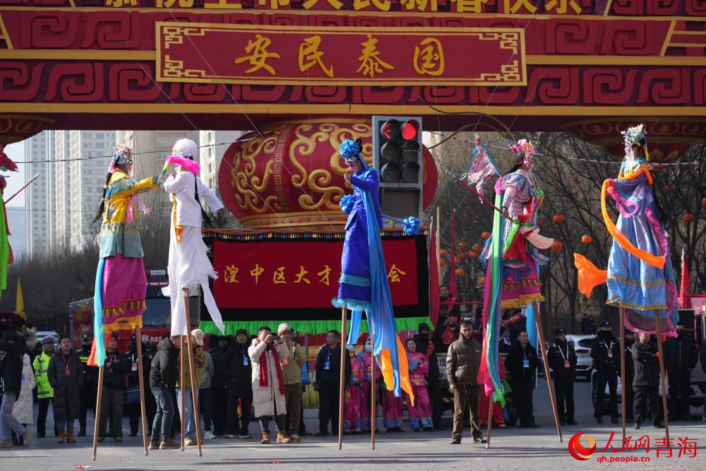 高蹺。人民網(wǎng) 況玉攝