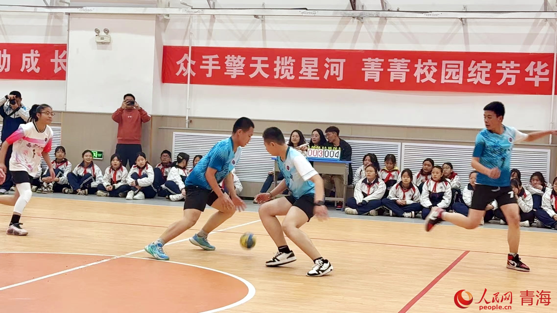 進行對抗賽。人民網 況玉攝
