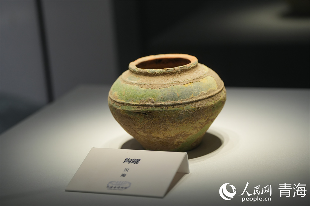 博物館內(nèi)展出的陶罐。人民網(wǎng) 馬可欣攝