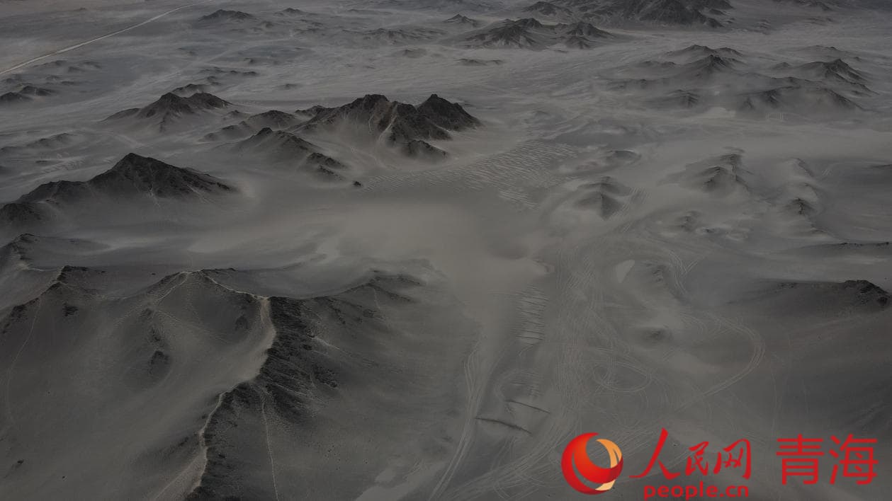 水墨黑獨(dú)山。人民網(wǎng) 況玉攝