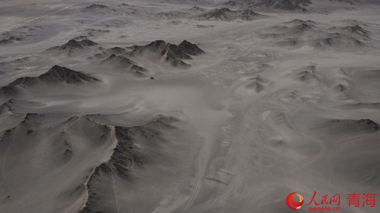 水墨黑獨(dú)山。人民網(wǎng) 況玉攝